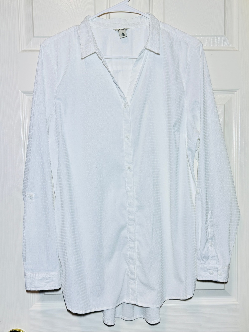 L.L.Bean Women's White Crinkle Stretch Button Front Long Sleeve Rolled Tab L